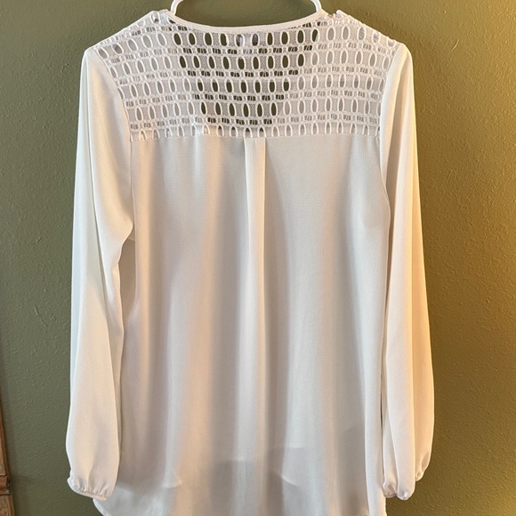 Halo White Womens V-Neck Blouse with Lace Detail - Picture 3 of 7